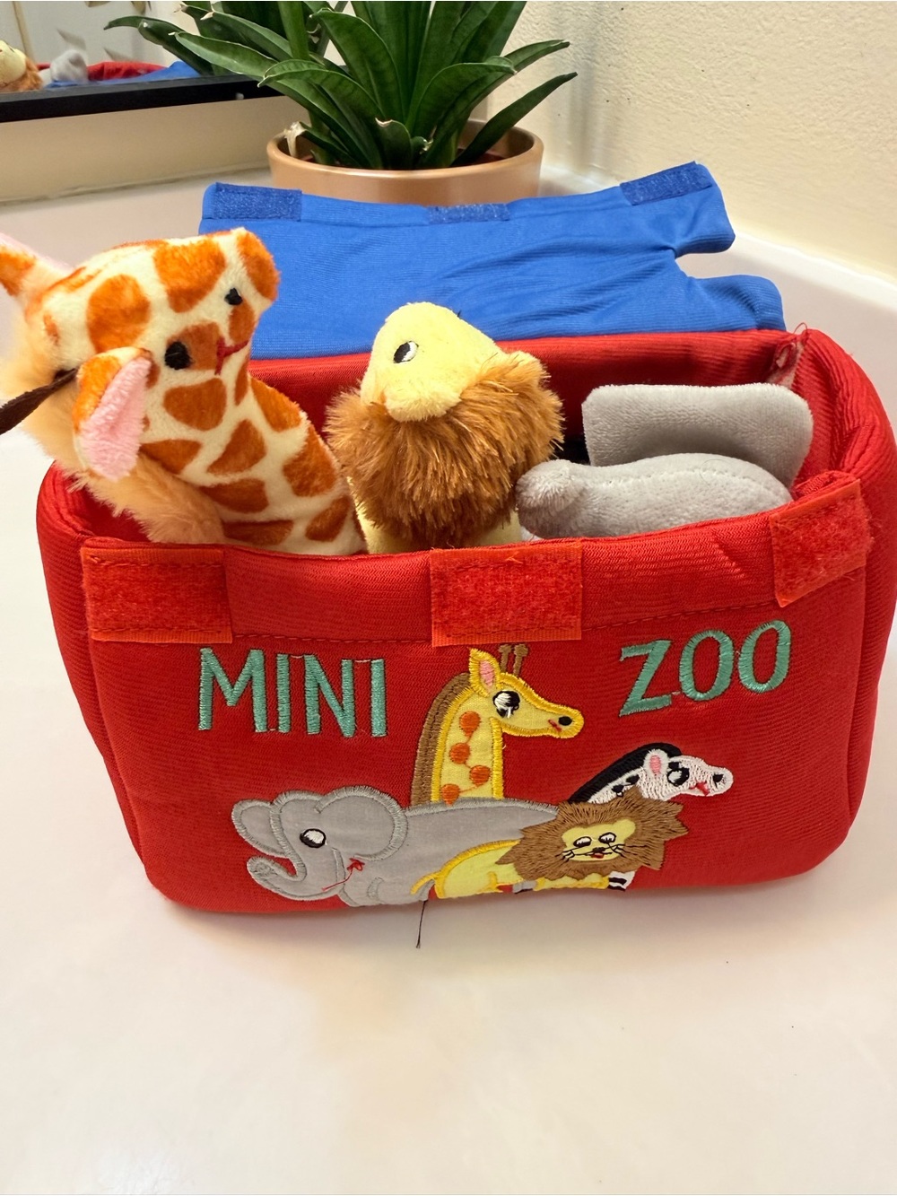 Etna Products Mini Zoo Plush HANDLE SOUNDS ROAR, Giraffe Zebra Lion Elephant